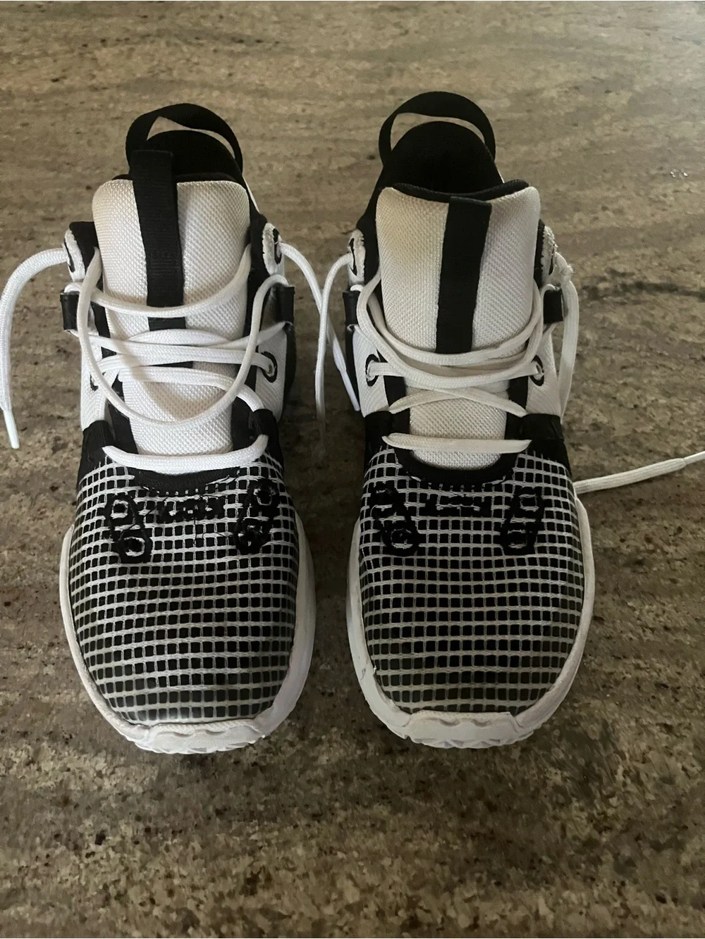 Nike LeBron Witness 7 basketball 4.5Y